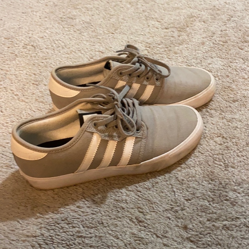 Adidas kids size gray shoes 5.5